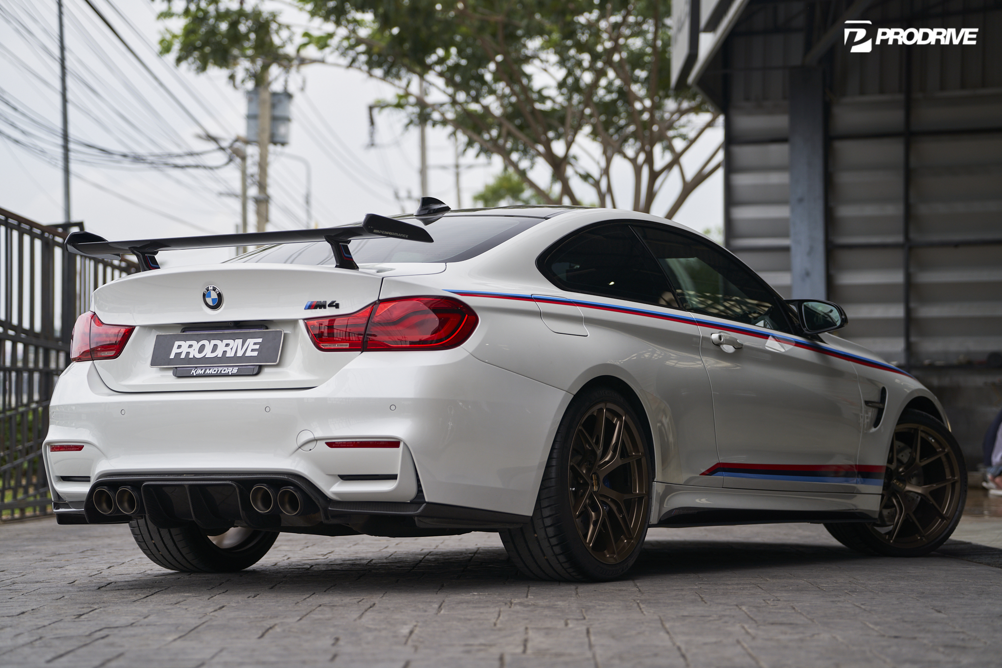 BMW M4 x M Performance